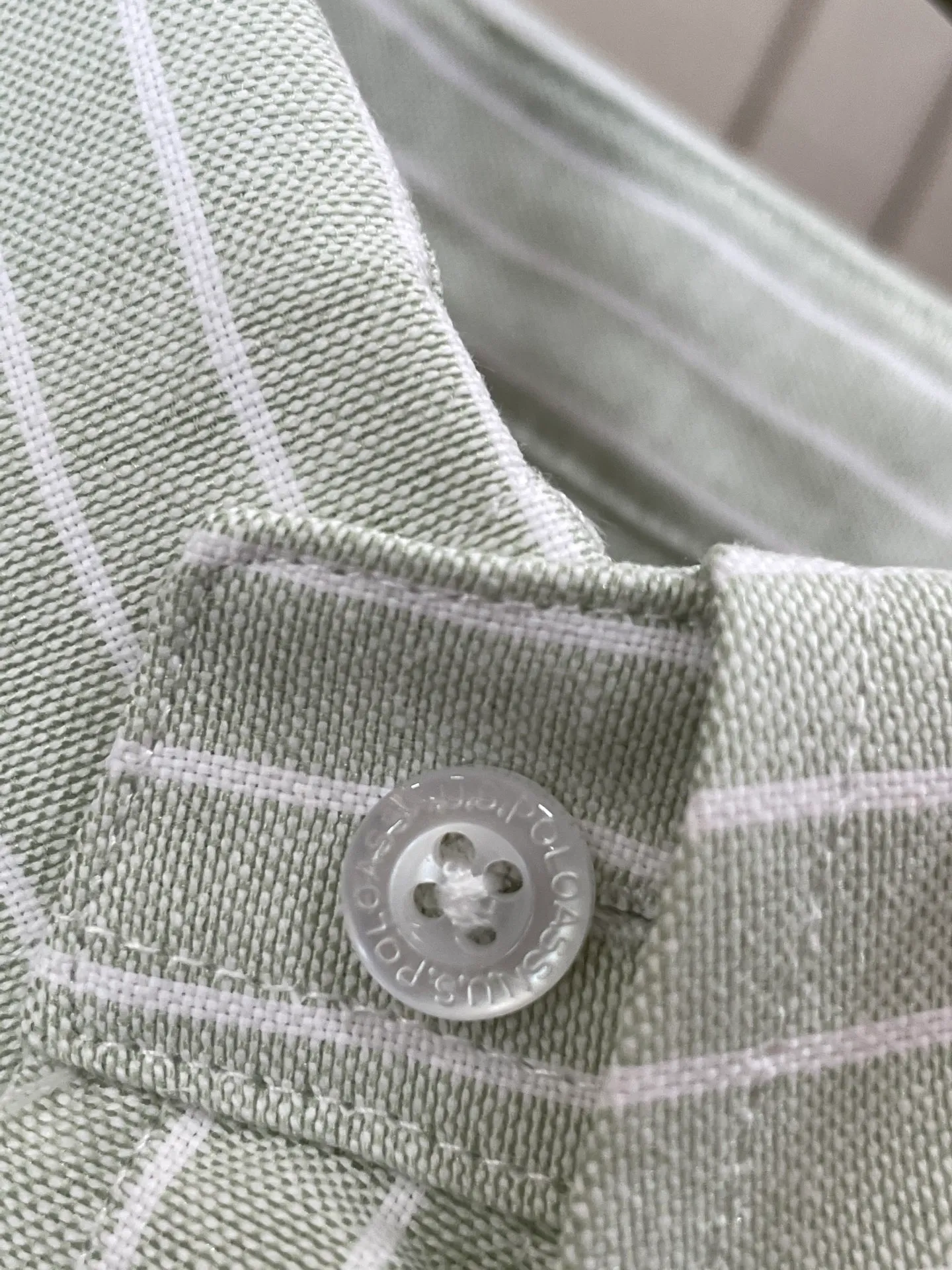 P220 🌸🌸🌸 POLO Ralph Lauren [High Quality] Classic shirt! The classic casual shirt made of pure cotton Oxford cloth has a unique design. It has a simple, clean and classic silhouette design. It is a versatile style that can be switched at will. The fabric feels soft and delicate, highly breathable, and is close to the skin and comfortable to wear. It can be worn alone as an inner layer. Its versatile performance is beyond your imagination! The upper body of the ready-to-wear is simple and classic yet elegant! Size:M-XXL